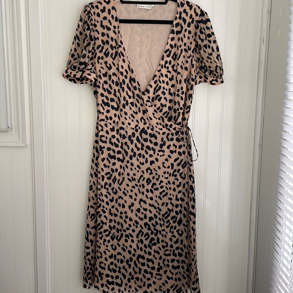 ALICE + OLIVIA cheetah print silk blend wrap dress puff sleeves lined size 6 - Picture 2 of 16